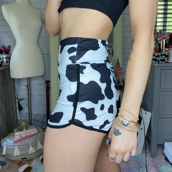 NEW 🐮 Print Shorts - Picture 3 of 10